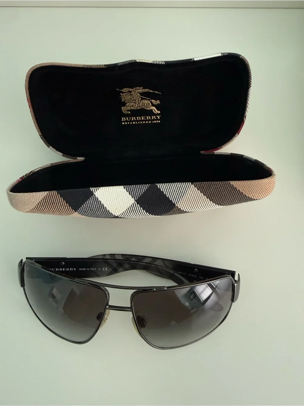 Burberry Signature Gunmetal Gray Aviator Sunglasses Plaid Arm Italy 3040